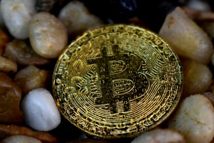 LMACD indicator reveals where the Bitcoin price is after rejection starting at ,000