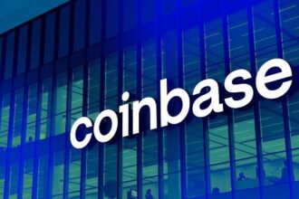 Coinbase CEO Armstrong deals with account freeze issues, achieving 82% reduction