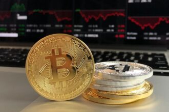 Economists warn Trump’s Bitcoin bets could weaken the dollar and the reserve