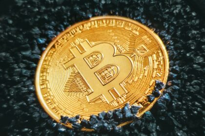 Bitcoin Cycle Peak Alert: Experts say BTC may be near the ceiling