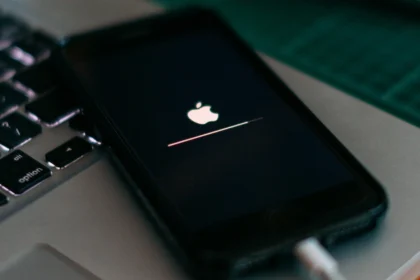 Apple lists customers to groom for K iPhone arrival