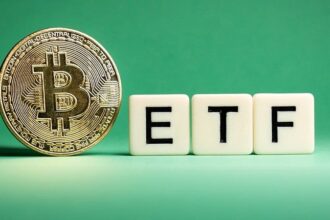 Bitcoin ETF sees weekly net outflows surpass  billion amid 0,000 price retest
